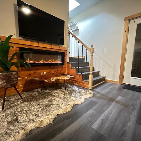 Smokey Mountain Retreat, Hot Tub, Game Room, Sleeps 8! Gatlinburg Buitenkant foto