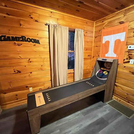 Smokey Mountain Retreat, Hot Tub, Game Room, Sleeps 8! Gatlinburg Buitenkant foto