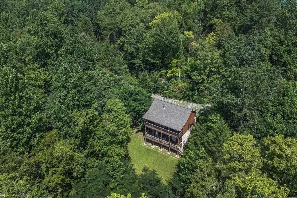 Smokey Mountain Retreat, Hot Tub, Game Room, Sleeps 8! Gatlinburg Buitenkant foto