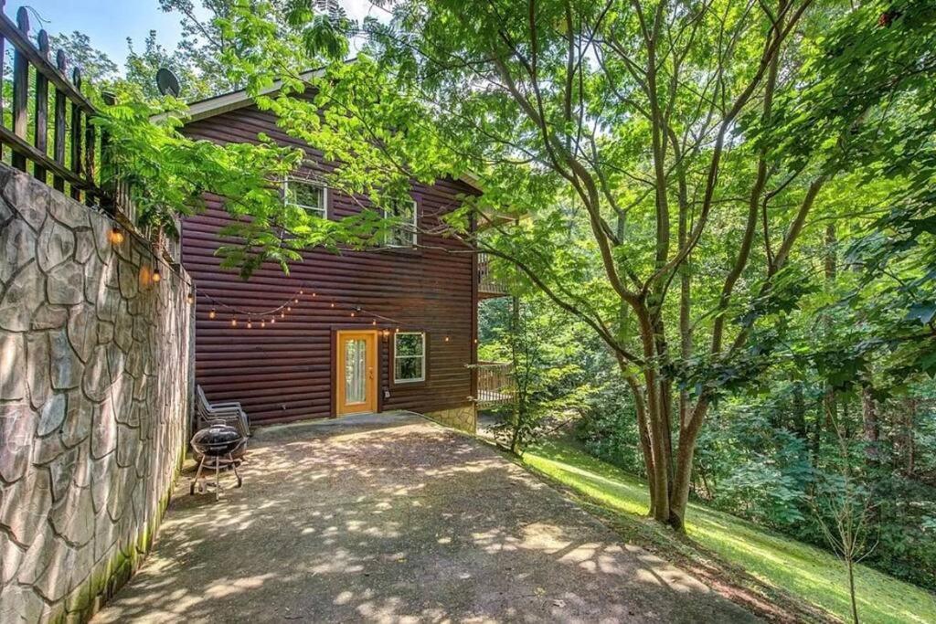 Smokey Mountain Retreat, Hot Tub, Game Room, Sleeps 8! Gatlinburg Buitenkant foto