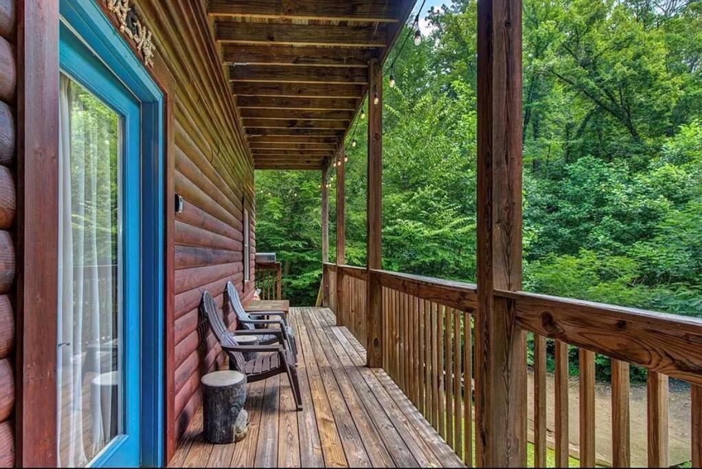 Smokey Mountain Retreat, Hot Tub, Game Room, Sleeps 8! Gatlinburg Buitenkant foto