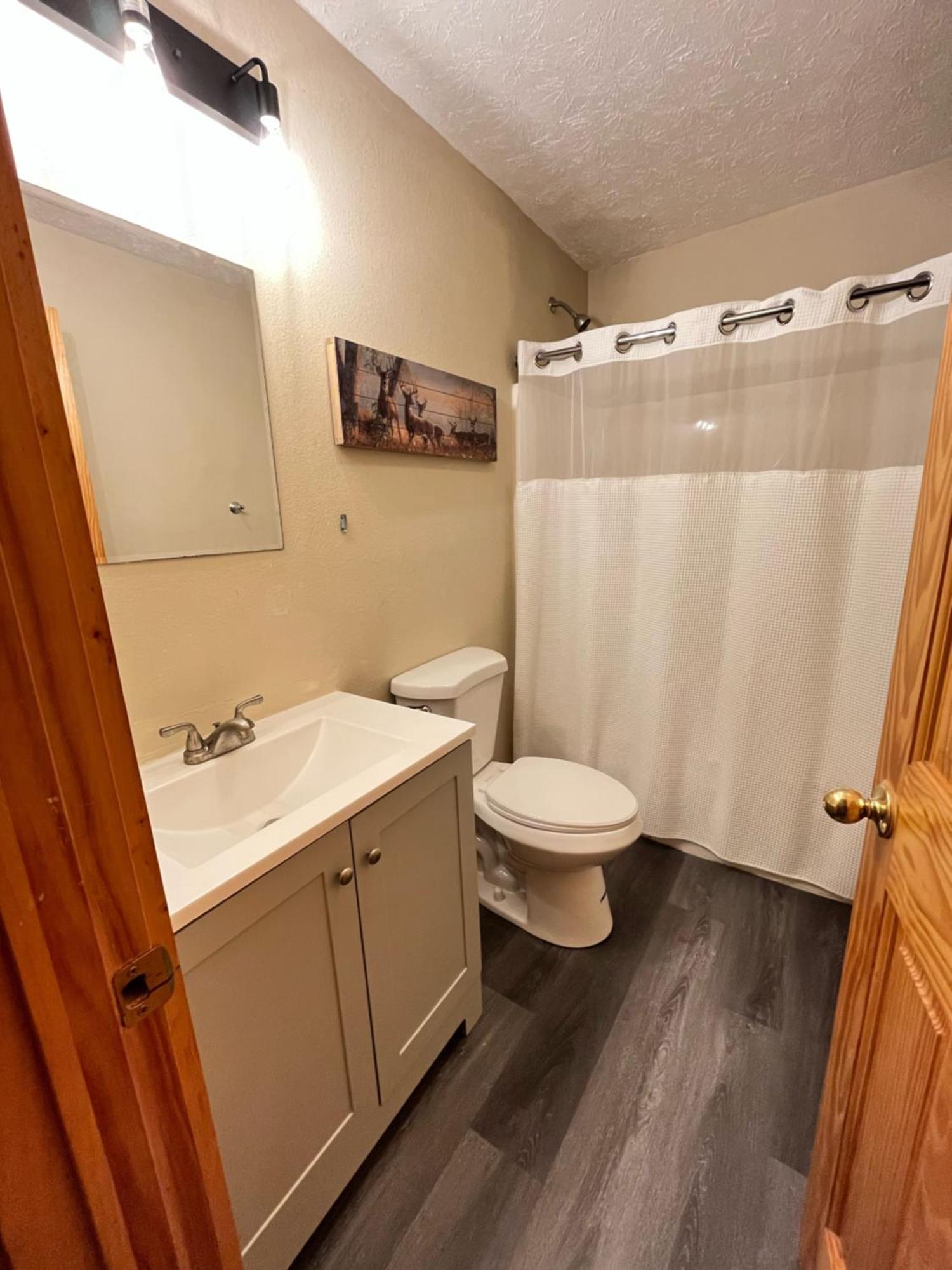 Smokey Mountain Retreat, Hot Tub, Game Room, Sleeps 8! Gatlinburg Buitenkant foto