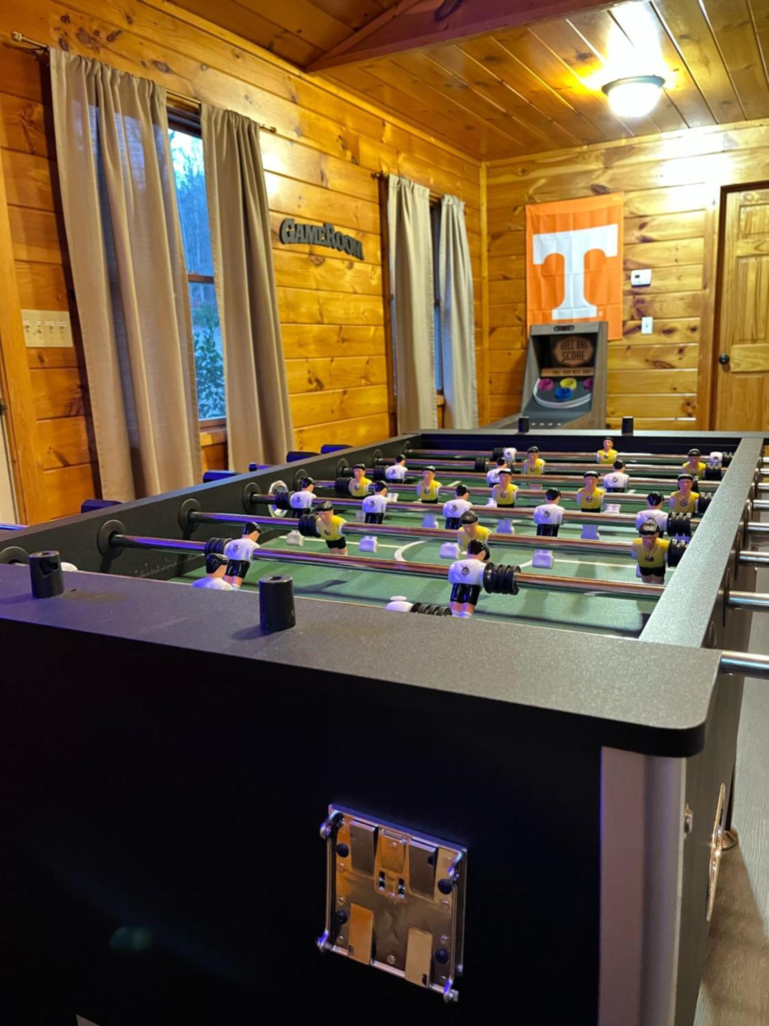 Smokey Mountain Retreat, Hot Tub, Game Room, Sleeps 8! Gatlinburg Buitenkant foto