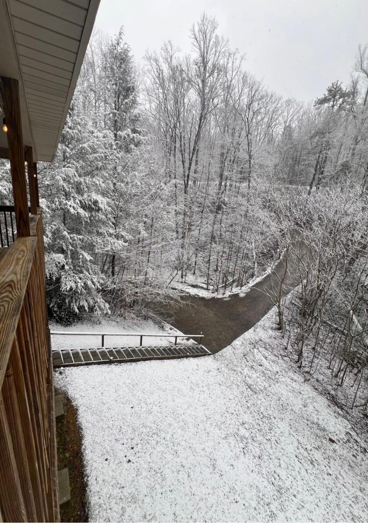Smokey Mountain Retreat, Hot Tub, Game Room, Sleeps 8! Gatlinburg Buitenkant foto
