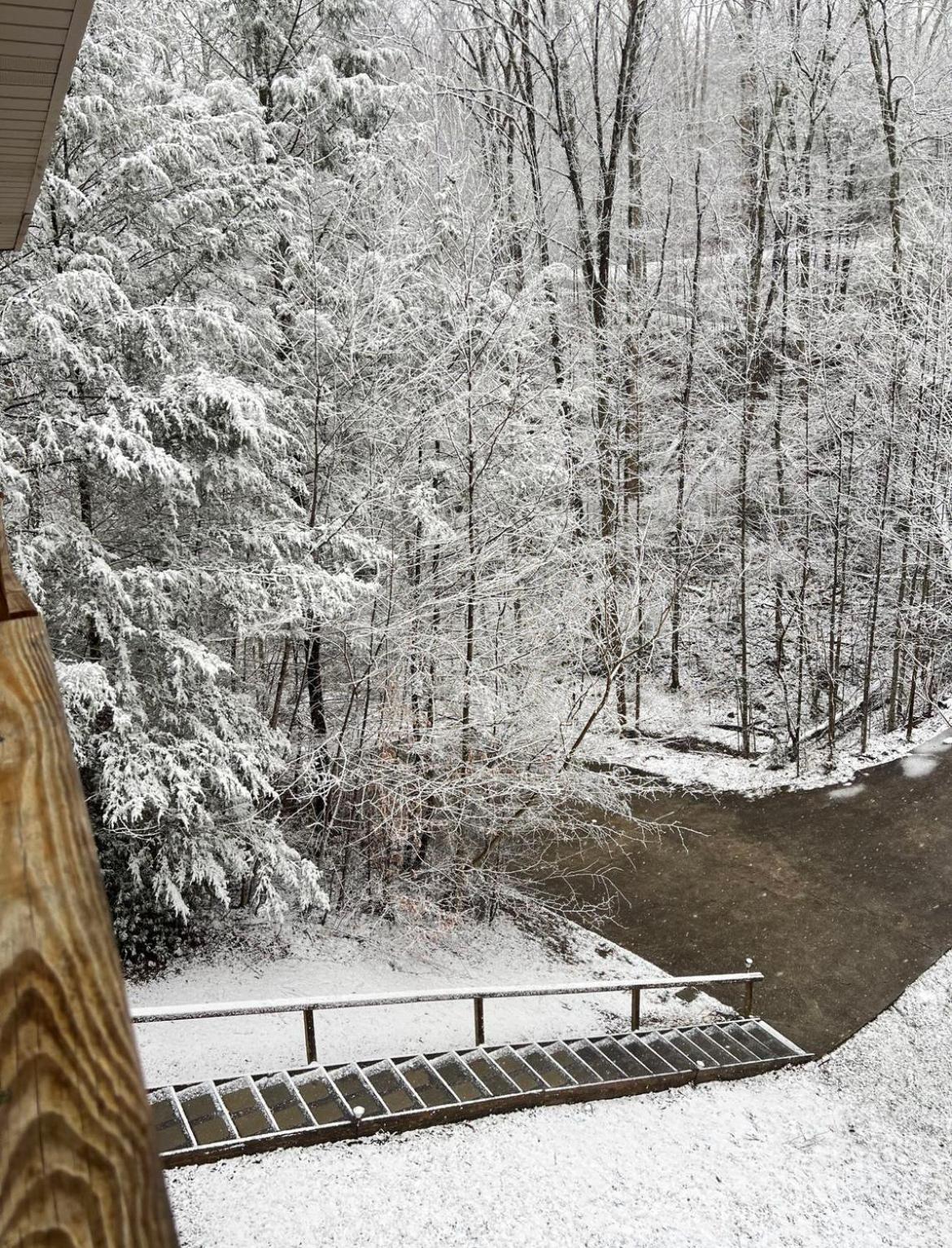 Smokey Mountain Retreat, Hot Tub, Game Room, Sleeps 8! Gatlinburg Buitenkant foto